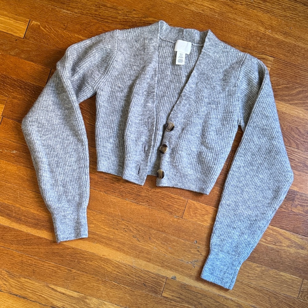 H&M Women’s XS Gray Cropped Cardigan Sweater